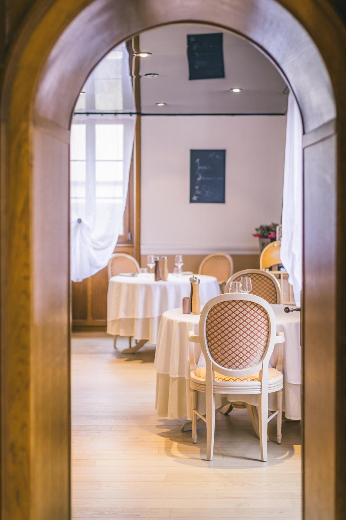 Logis Hotel & Restaurant Le Soleil D'Or Montigny-la-Resle Exteriör bild