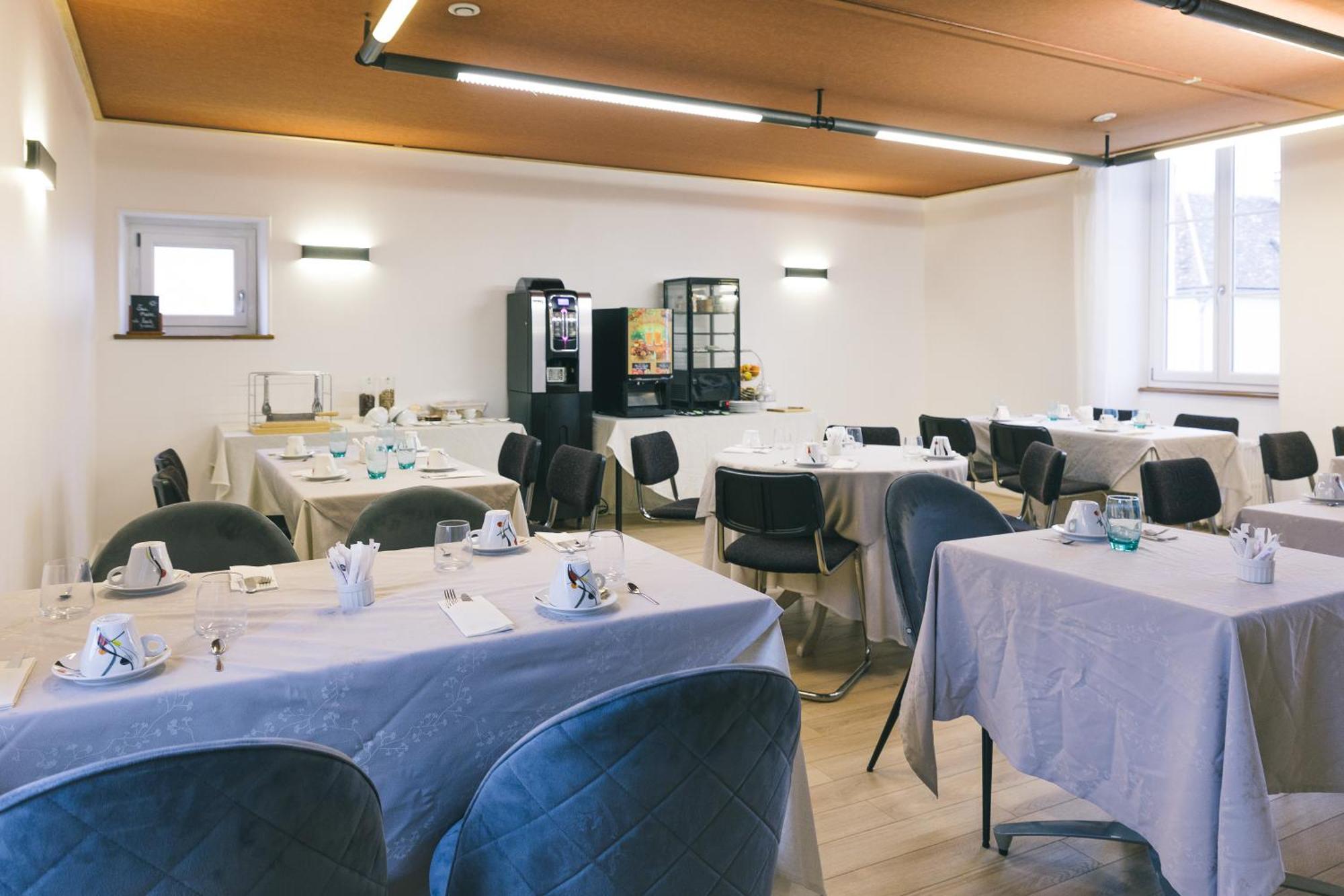 Logis Hotel & Restaurant Le Soleil D'Or Montigny-la-Resle Exteriör bild